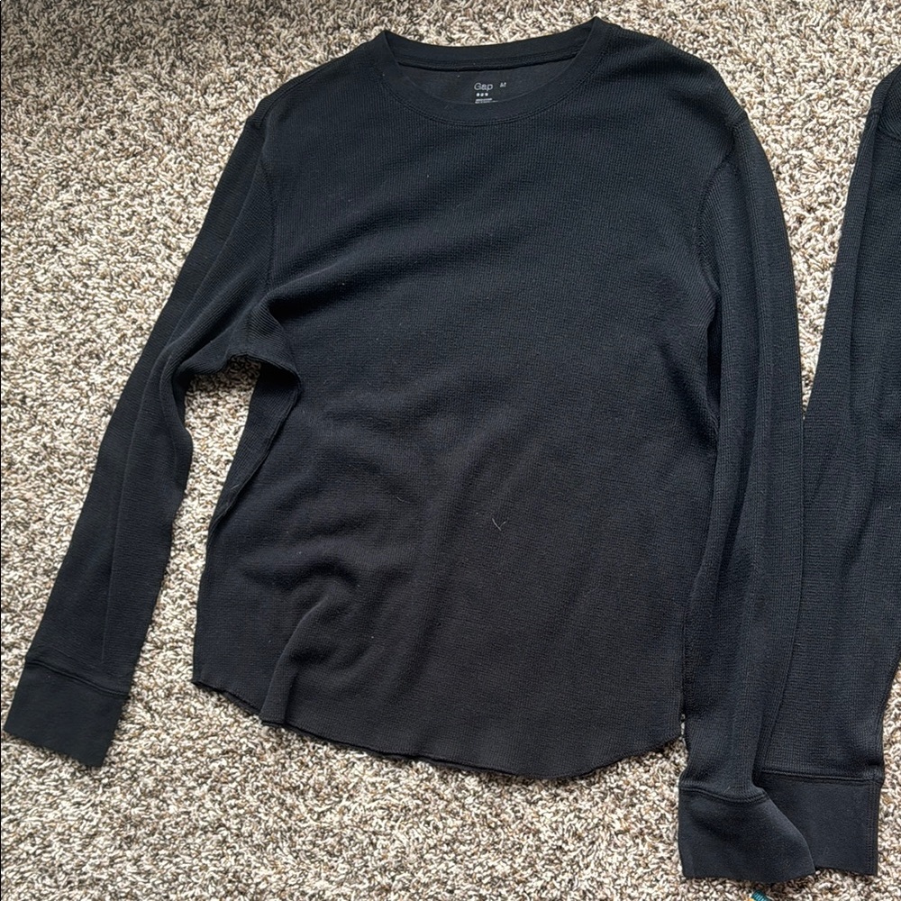 Classic Black men gap long sleeve shirt